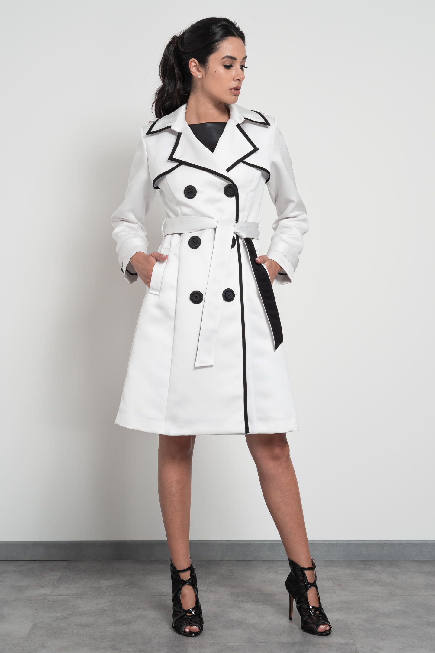 Trench doppiopetto con rifiniture a contrasto - Melissa Ferma Couture